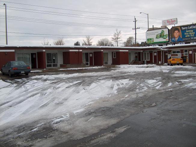 Barrie Motel Экстерьер фото